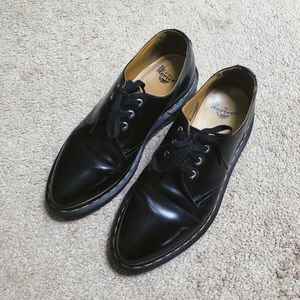 Dr. Martens Pointed Toe (Black)